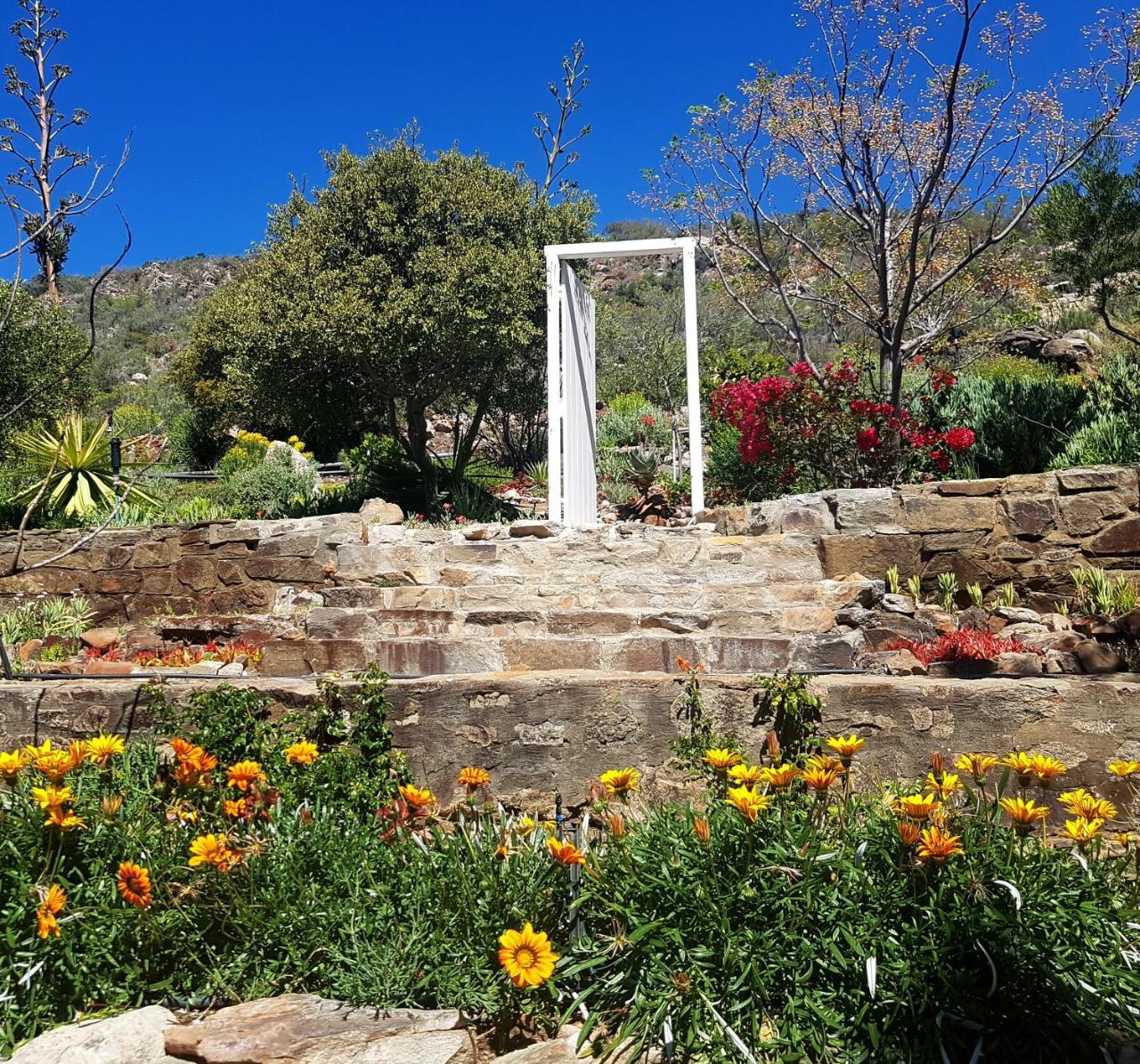 Montagu Little Sanctuary - Free Hot Spring Access - For June And July Монтегю Экстерьер фото